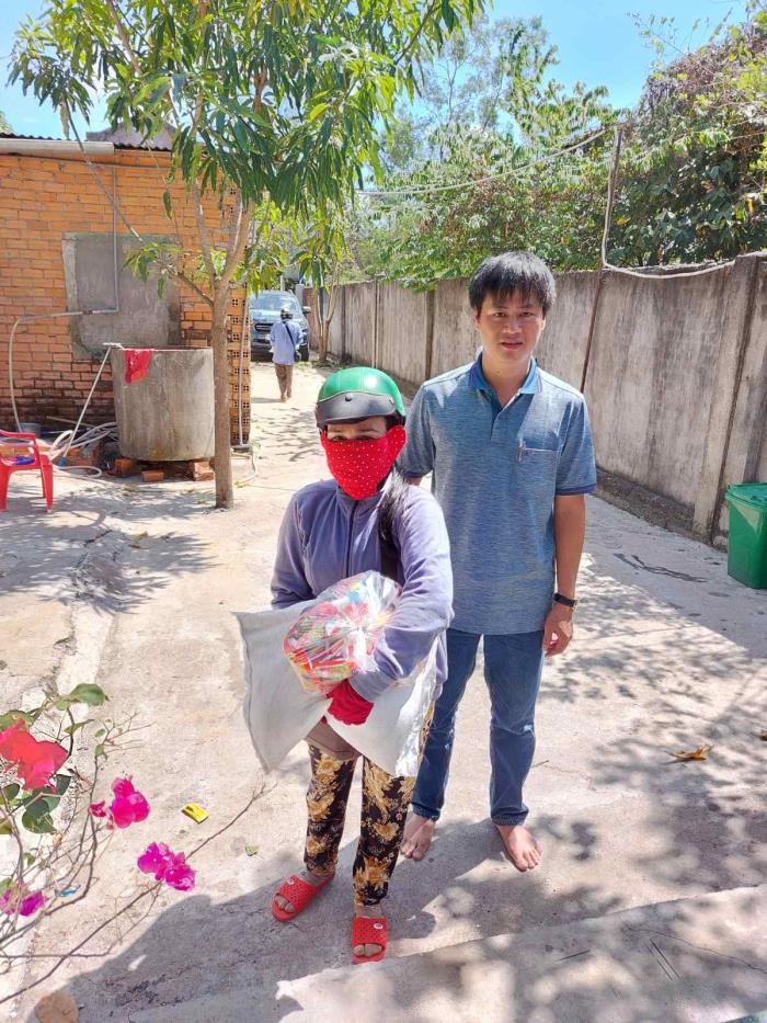 Trao quà cho bà con ở Đồng Nai (ngày 15/02/2022)